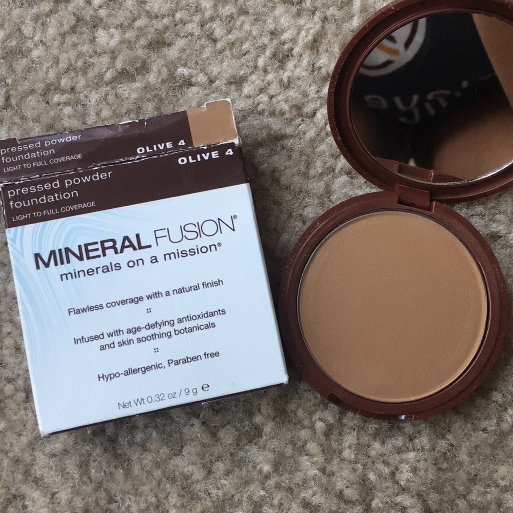 Vegan Natural Pressed Powder Foundation Olive 4